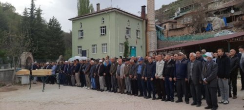 Yanan evden çıkarılan anneyle oğlunun cenazesi defnedildi