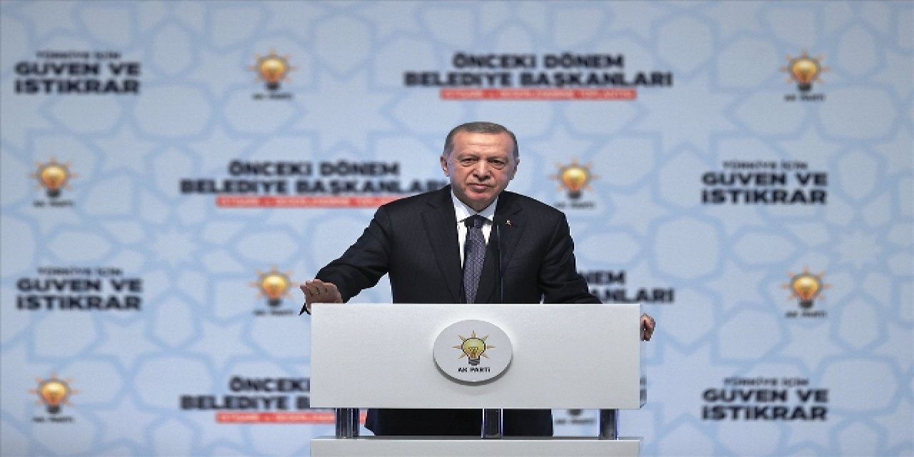 Cumhurbaşkanı Erdoğan, AK Parti'nin önceki dönem belediye başkanlarıyla bir araya geldi