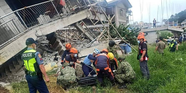 Filipinler, deprem bölgesinde kurtarma operasyonları için orduyu görevlendirdi