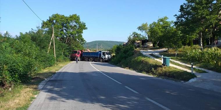 Kosova hükümeti, Sırp bölgesindeki barikatların kaldırılmasında ısrarcı