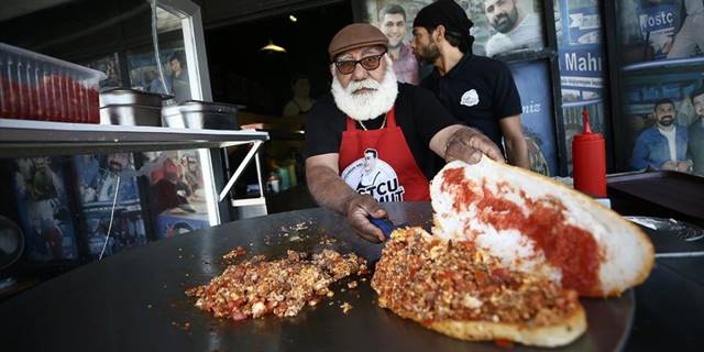 Lezzet tutkunlarının gözdesi Adana'nın 'ütü tostu'