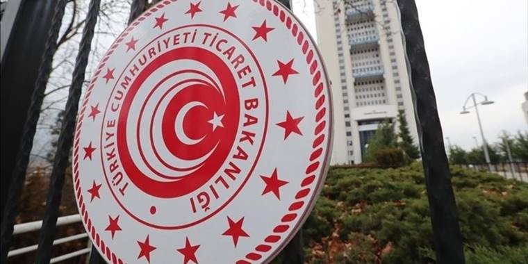 Ticaret Bakanlığı otomobil yüklü tırların gümrüklerde bekletildiği iddiasını yalanladı