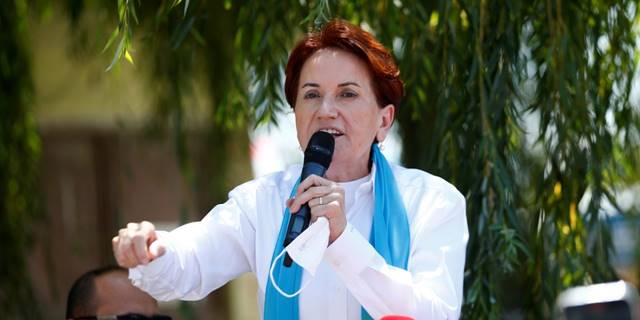 Akşener, Niğde'de ziyaretlerde bulundu