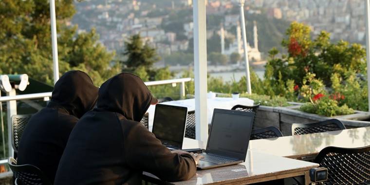 Hack Karadeniz'in aranan hackerlarının Bakan ve Başkan olduğu ortaya çıktı