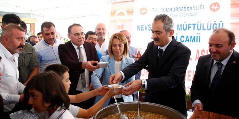 Bakan Özer'den, Türkiye'nin uluslararası öğrenci başarı araştırma puanı artışında istikrar vurgusu: