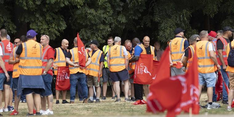 İngiltere’nin en büyük konteyner limanı Felixstowe’da grev 8 gün sürecek