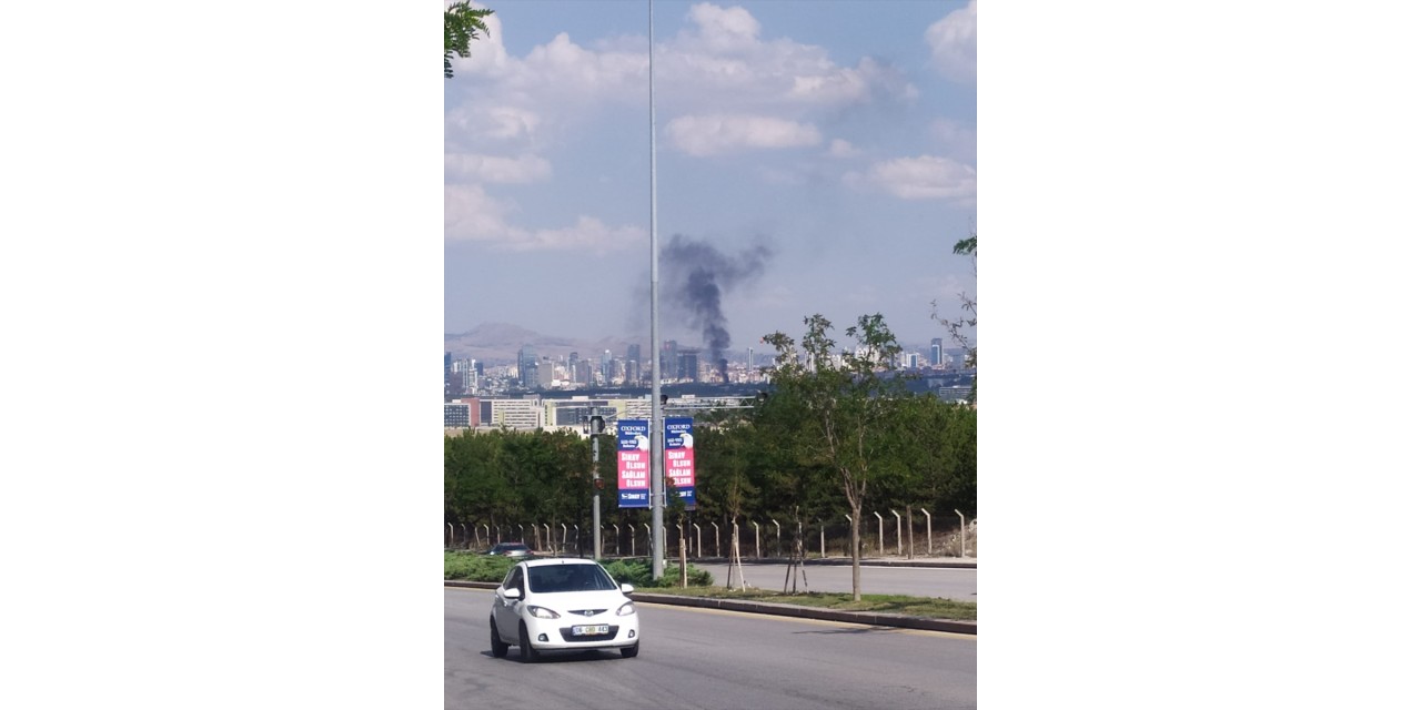 Başkentte hurda yüklü kamyonda yangın çıktı