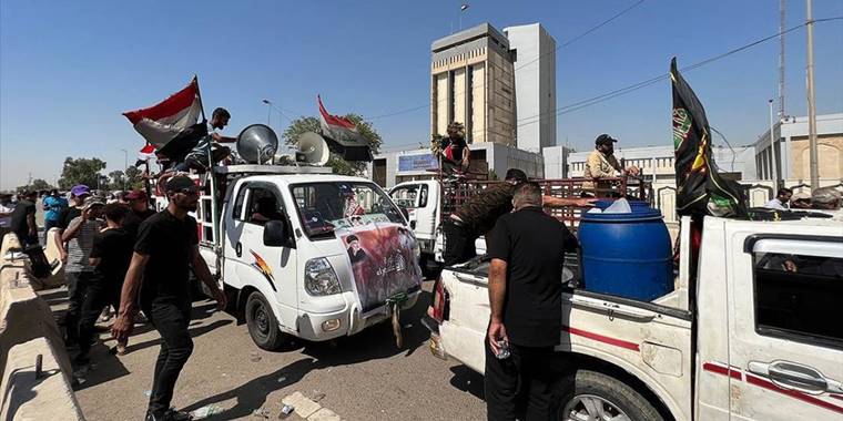 Irak'ta Sadr yanlıları Bağdat ve güney kentlerde sokaklara döküldü