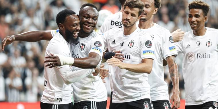 Beşiktaş hem ligde hem borsada liderlik koltuğuna oturdu