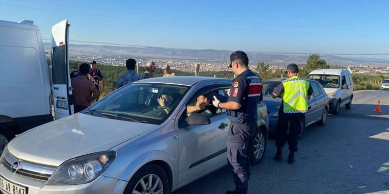 Eskişehir'de jandarma ekiplerince yol denetimleri yapıldı