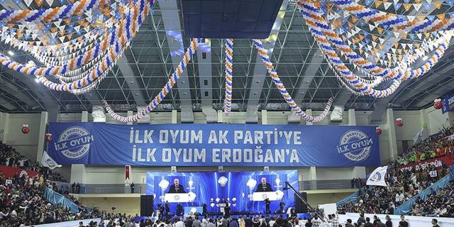 "İlk Oyum Erdoğan'a, İlk Oyum AK Parti'ye" Sakarya'dan başladı