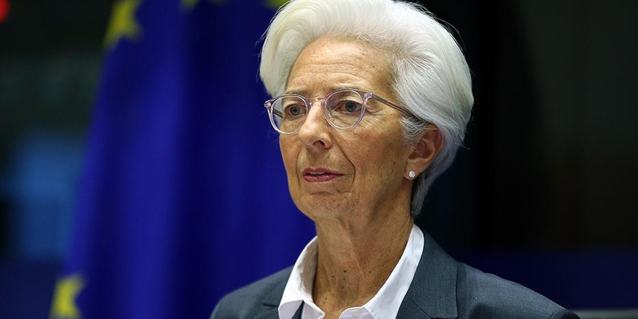 ECB Başkanı Lagarde, enflasyonda risklerin yukarı yönlü olduğunu bildirdi