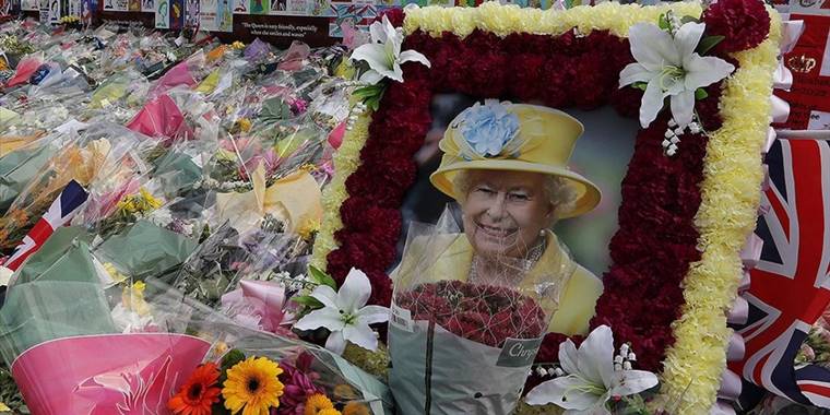 Kraliçe Elizabeth'in ölüm nedeninin 'yaşlılık' olduğu açıklandı