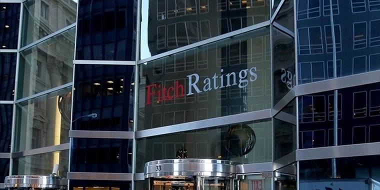 Fitch, İngiltere'nin kredi notu görünümünü "negatif"e çevirdi