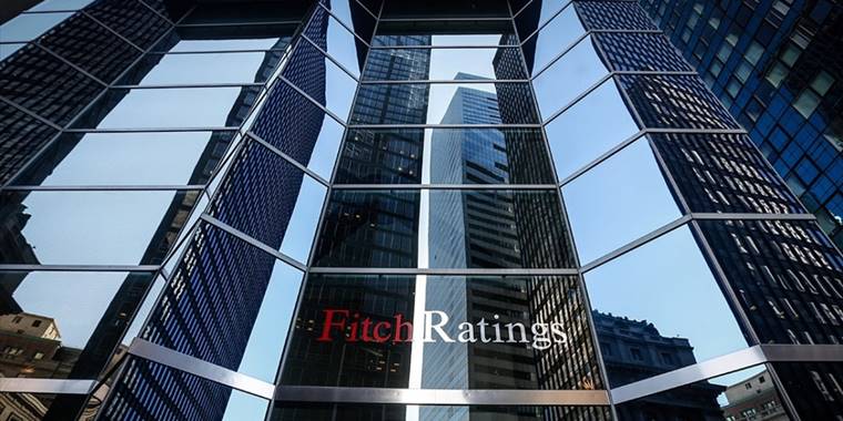 Fitch'ten 'İngiltere derin resesyona giriyor' uyarısı