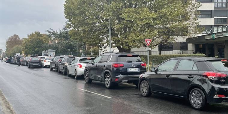 Fransızlar akaryakıt almak için Belçika'ya gidiyor