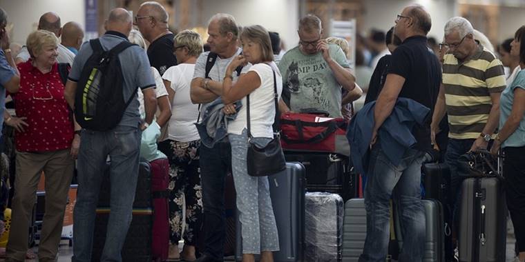 Antalya'ya hava yoluyla gelen yabancı turist sayısı 12 milyonu aştı