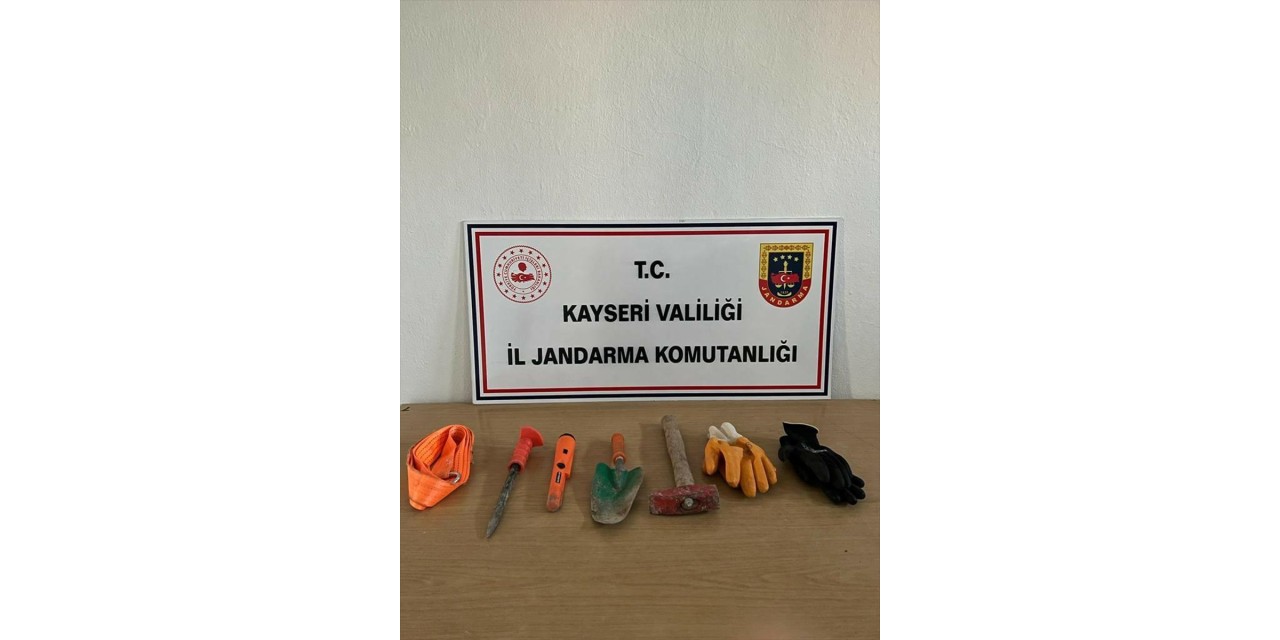 Kayseri'de kaçak kazı yapan 2 zanlı yakalandı