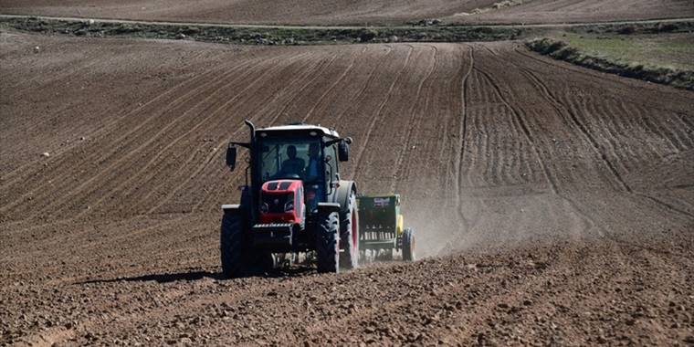 Kayseri'de sertifikalı buğday ve arpa tohumları toprakla buluşturuluyor