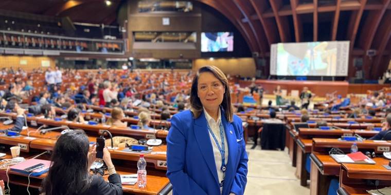 AKPM Üyesi Emine Nur Günay, Dünya Demokrasi Forumu'na katıldı