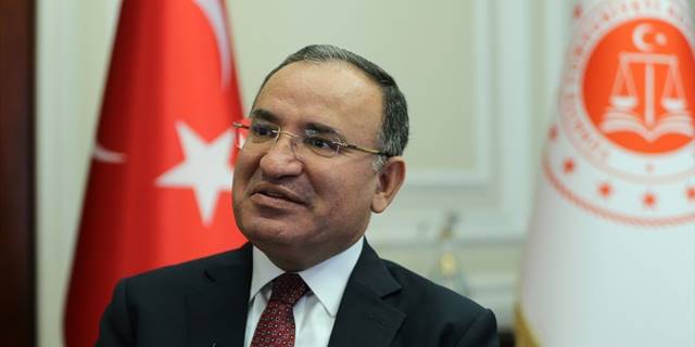 Adalet Bakanı Bozdağ, başörtüsüne yönelik teklifin haftaya TBMM'ye sunulabileceğini belirtti