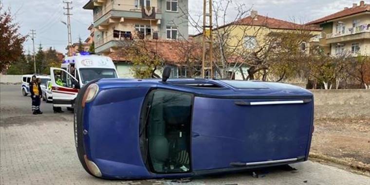 Kırıkkale'de trafik kazasında 5'i öğrenci 6 kişi yaralandı