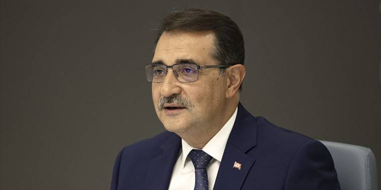 Bakan Dönmez: Güvenlik önlemleri ve hasar nedeniyle elektriği kesilen bölgeleri kontrollü olarak enerjilendiriyoruz