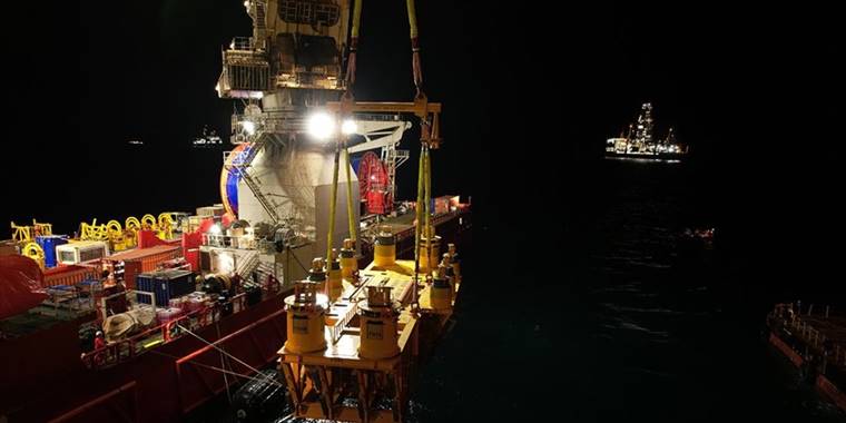 Karadeniz gazını ana boru hattına bağlayacak 'Peçenek' deniz altına indirildi