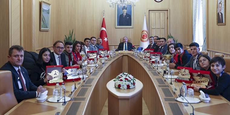 TBMM Başkanı Şentop, Zileli mucit gençleri kabul etti