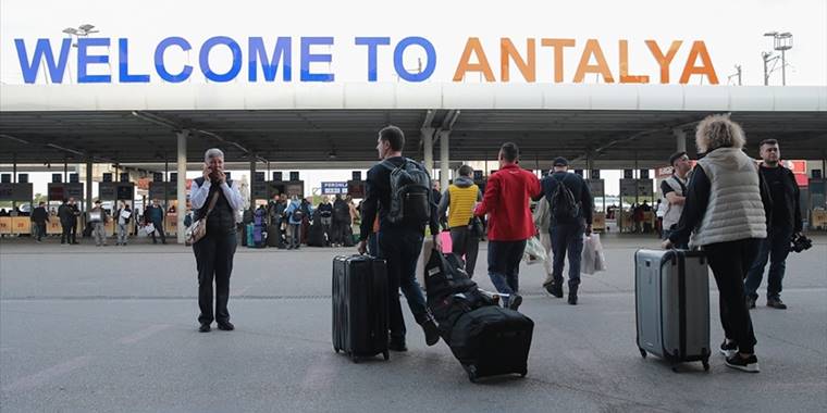 Antalya'ya hava yoluyla gelen turist sayısı 13 milyon 138 bin oldu