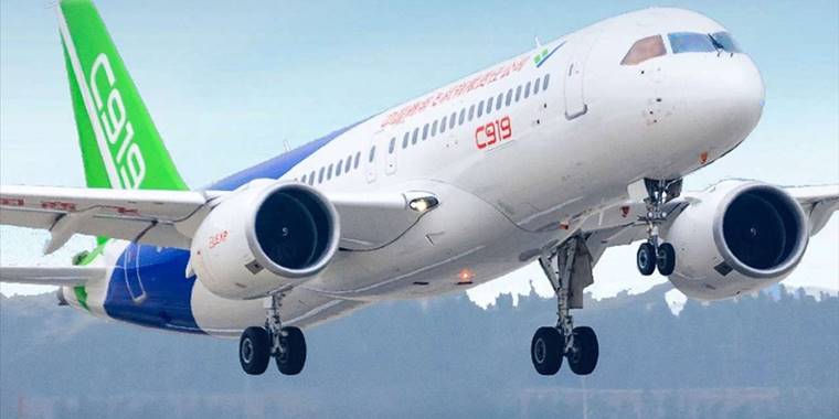 Çin'in yerli yolcu uçağı "C919"un ilk teslimatı yapıldı