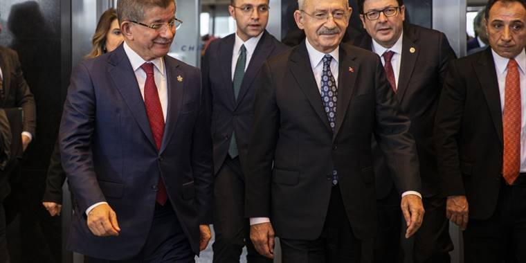 CHP Genel Başkanı Kılıçdaroğlu, Gelecek Partisi Genel Başkanı Davutoğlu ile bir araya geldi