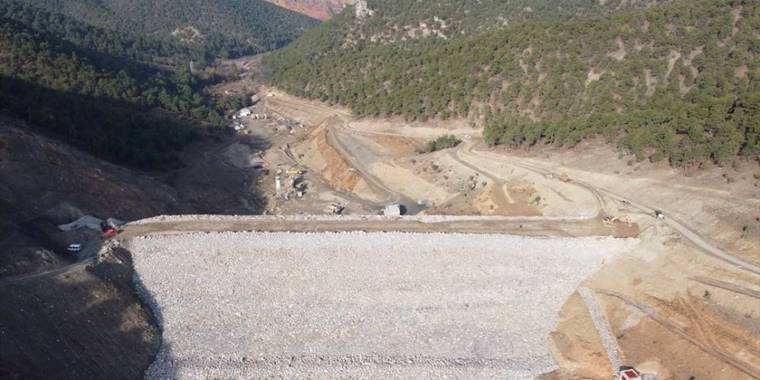 Sarıcakaya Laçin Barajı'nın yapım çalışması devam ediyor