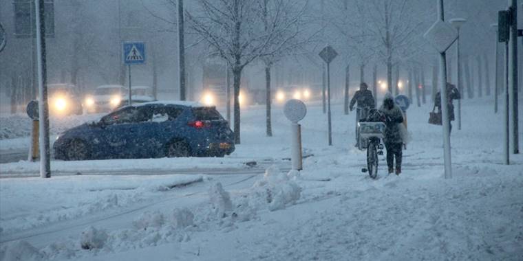 Almanya'da kötü hava koşulları hayatı olumsuz etkiledi