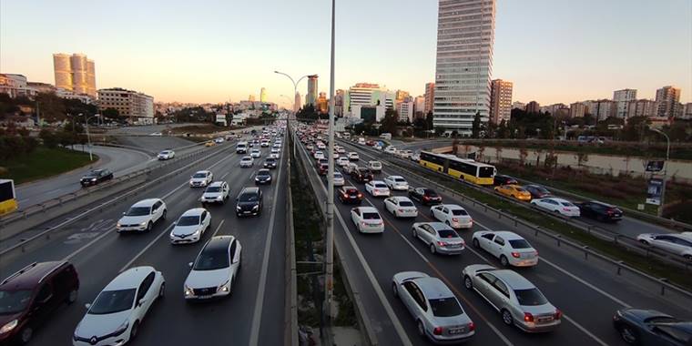 Trafiğe kasımda 122 bin 837 aracın kaydı yapıldı