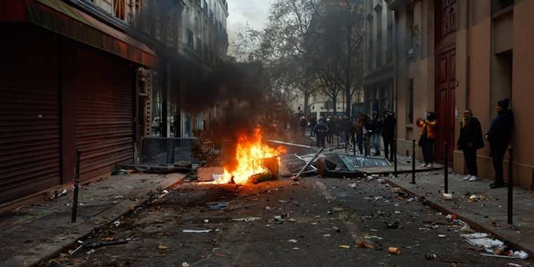 Paris'te terör örgütü PKK'nın şiddet eylemlerine Fransız basınından tepki