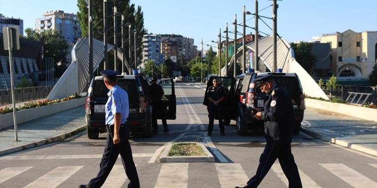 Almanya, Kosovalı Sırpların kurduğu barikatların kaldırılmasını istedi