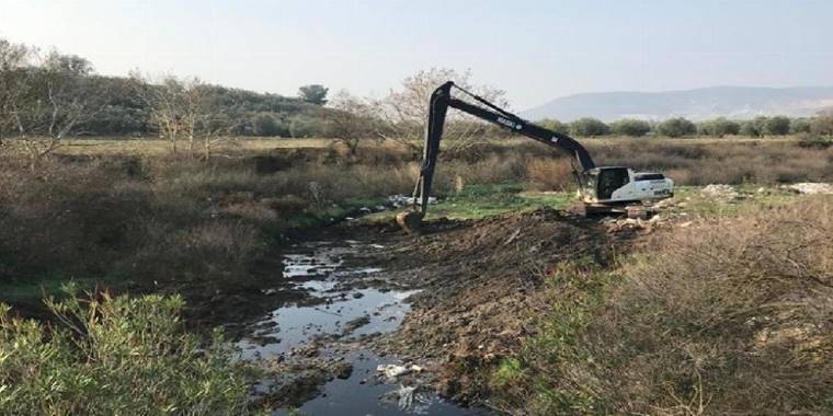 Manisa Akhisar'da dere temizlikleri sürüyor