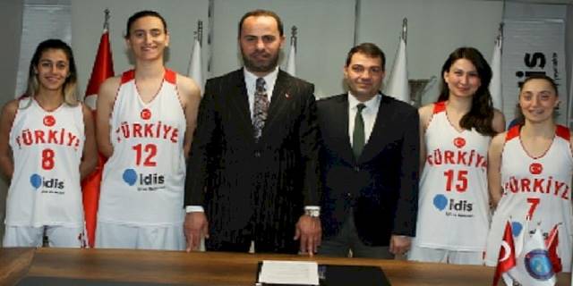 İdis İşitme Merkezleri, İşitme Engelliler Kadın Basketbol Milli Takımı'nın yanında