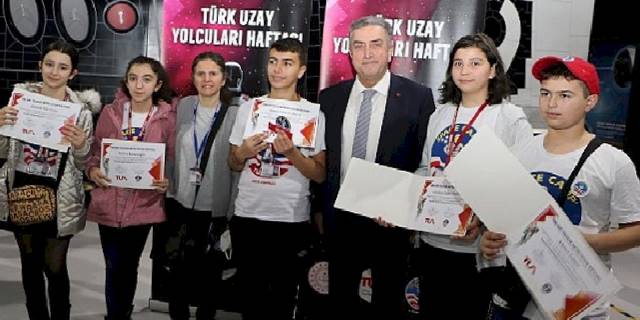 Türk Uzay Yolcuları Programına Seçilen 100 Öğrenci Mezun Oldu