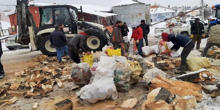 Bilecik Pazaryeri’nin odunları deprem bölgesini ısıtacak