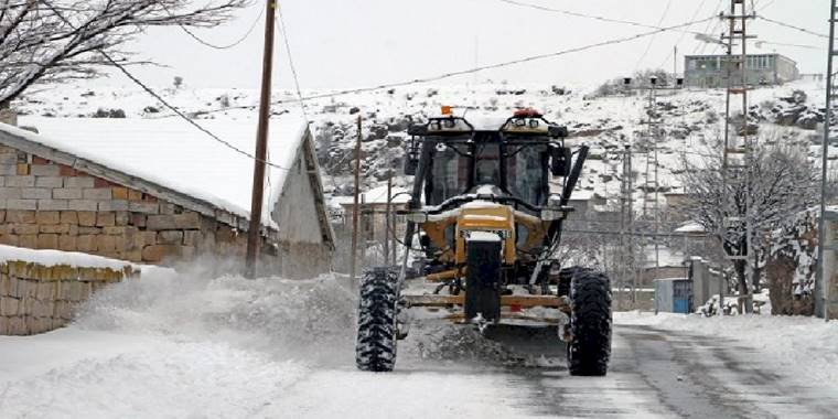 Kayseri Talas'ta kar çalışmaları tam gaz