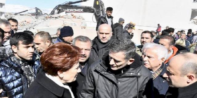 Akşener depremzedelerin sıkıntılarını dinledi