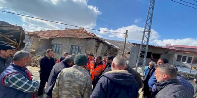 Malatya'da 5,6'lık deprem! Yıkılan binalar var!