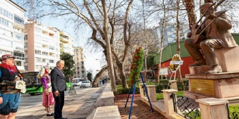 Halk ozanı Özay Gönlüm unutulmadı