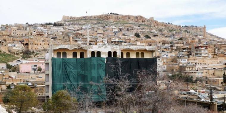 Mardin'in dokusunu bozan binalar yıkılıyor