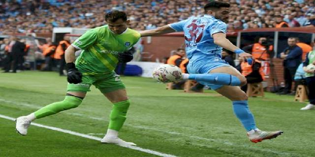 Trabzonspor Adana Demirspor maçı sonrası o yıldıza büyük övgü! 