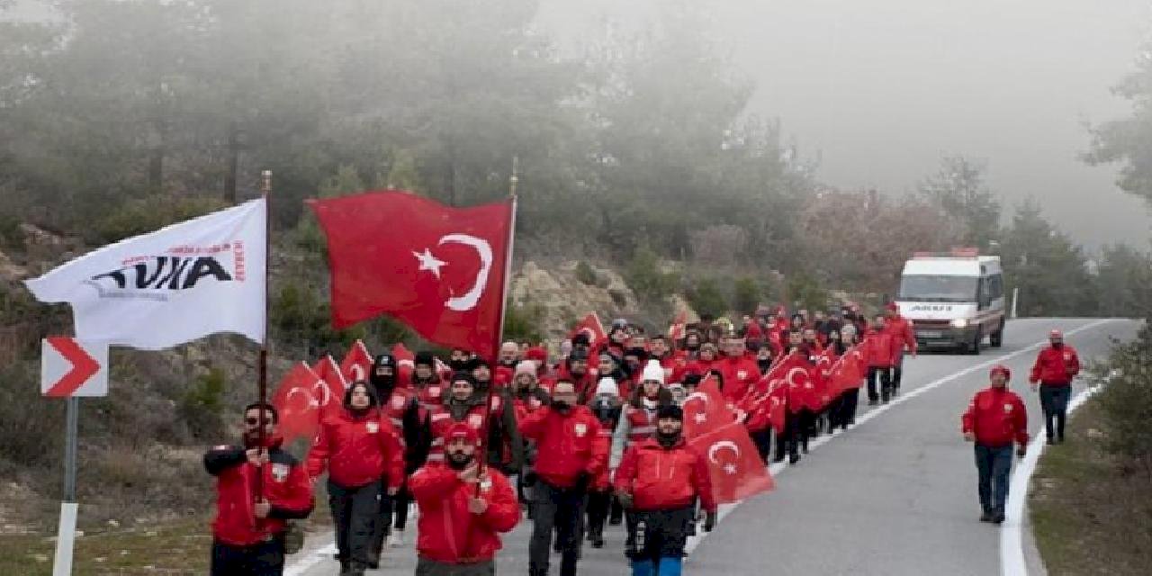 AKUT  Çanakkale'de şehitlerin huzuruna çıkıyor