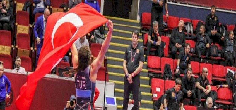 Zeynep Yetgil Avrupa 23 Yaş Altı Güreş Şampiyonası'nda altın madalyanın sahibi!