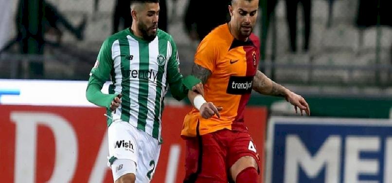 Galatasaraylı futbolcular Konyaspor maçında kırmızı kart bekledi! İşte o pozisyon